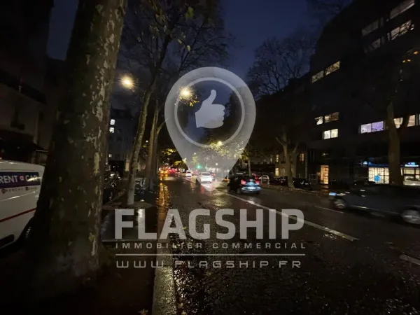 Location Commerce PARIS 75008