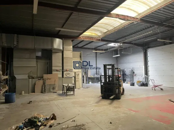 À LOUER - Local d'activité indépendant de 700 m² sur 1 4