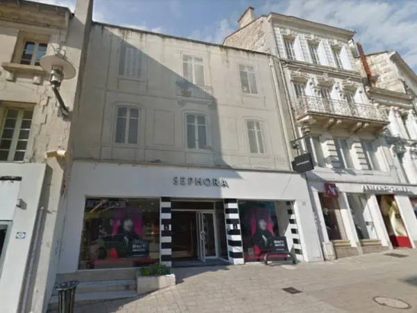 BELLE CELLULE COMMERCIALE DE 342 M2 DE SURFACE DE VENTE AU COEUR DU CENTRE VILLE D'ANGOULEME