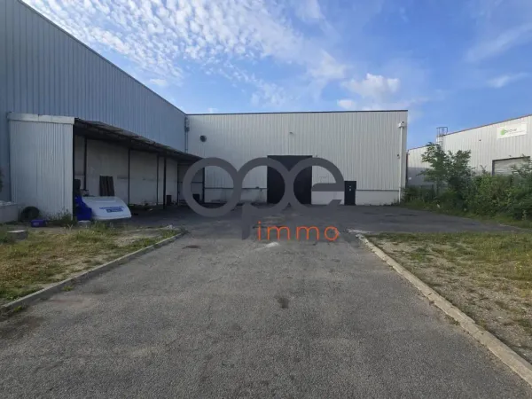 BATIMENT DE 1040M² OCCUPE AVEC 600M² DE COUR PRIVATIVE