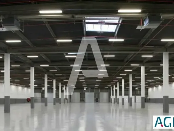 A LOUER : Entrepôts / logistique au pied de l'A10 / N118 - Territoire Paris-Saclay