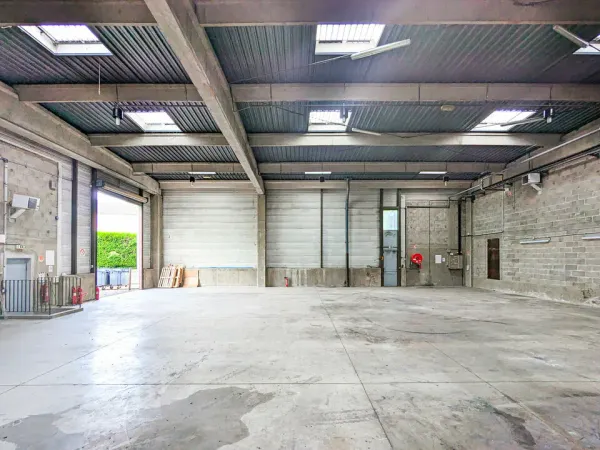 Territoire Paris-Saclay - idéal vente B to B- A LOUER : local d'activités situé dans la Parc des Gla