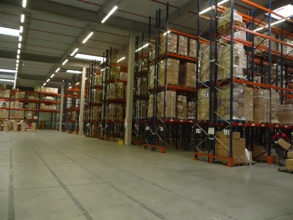 A LOUER en dérogatoire : Entrepôt - Cellule de stockage avec 24 quais et une hauteur libre de 10.57 
