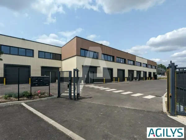 A LOUER, Locaux neufs d'activité ou stockage avec bureaux d'accompagnement proche A10, N118 et N104