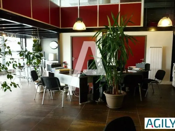 A LOUER : 251 m² de bureaux à Ivry sur Seine, proche de l'autoroute A4