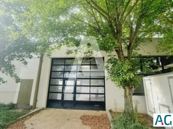 A LOUER : Location de locaux d'activités à partir de 323m² jusqu'à 1235m²