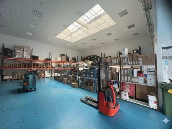 A louer - Lots mixtes activités/bureaux de 1112m² divisibles à partir de 366m² à Savigny le temple