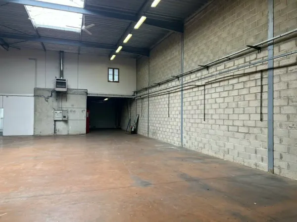 A LOUER - Locaux d'activités avec bureaux d'accompagnement dans la ZAC de l'Epi d'Or à Villejuif à p