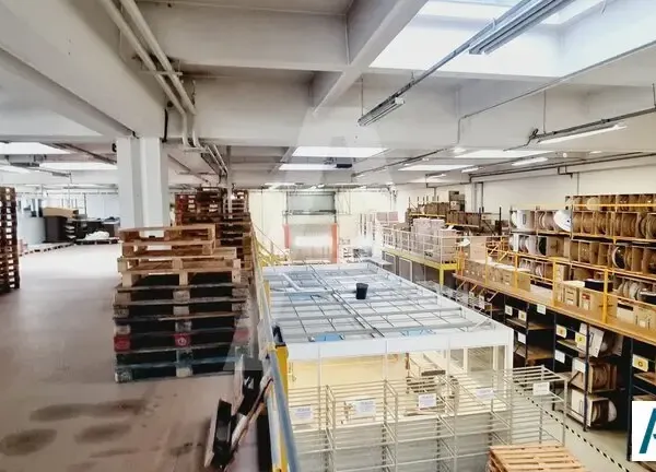 A LOUER : local de stockage / entrepôts / activités / logistique