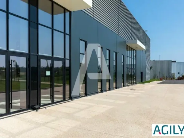 A LOUER : Bâtiment indépendant de logistique - 6088m² - Proche A86