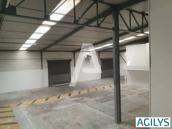 A VENDRE- 2380 m² d'activités bureaux au sein de la ZA de la commune de Morangis (91)