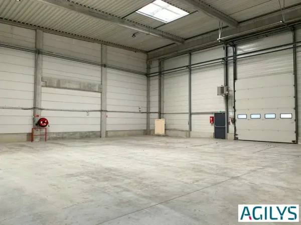 A LOUER - Sur la commune de Lieusaint - 3290m² divisibles à partir de 1520 m². Proche A5