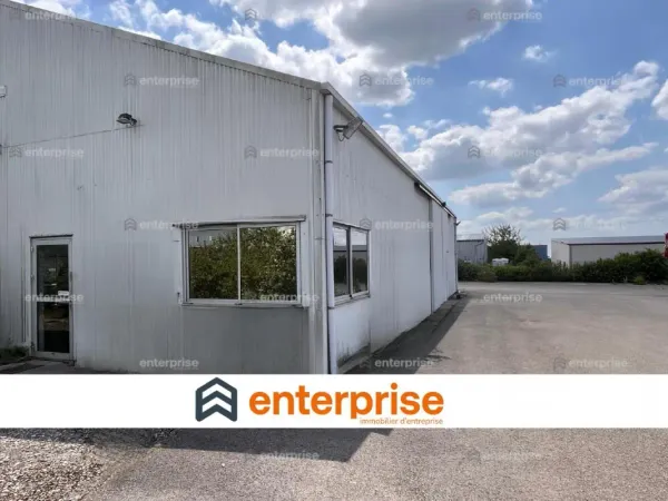 OPPORTUNITÉ RARE - EMPRISE FONCIÈRE IMPORTANTE ET BÂTIMENT D'ACTIVITÉS DE 250 M2 - À LOUER