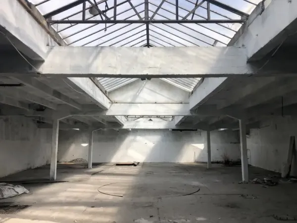 Dpt Rhône (69), à vendre TASSIN LA DEMI LUNE- MURS Local commercial de 800m2 environ dont 630m2 en R