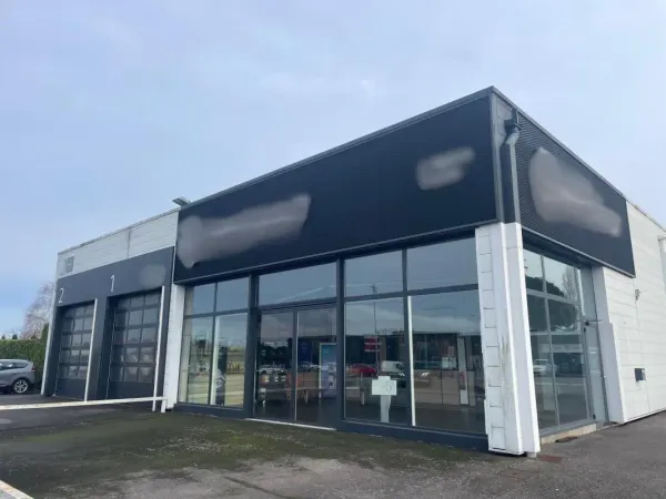 A louer, local commercial d'environ 530 m2 - Verdun-sur-Garo