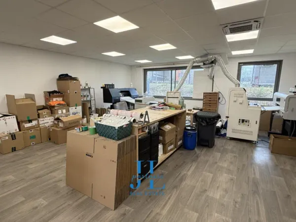À LOUER - Local / Bureaux 146 m² - Zone d'activité de Mazères - Proximité immédiate Langon