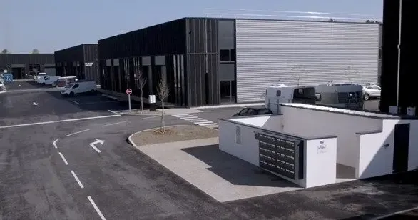 Locaux d'activité 170 à 283 m² neufs avec mezzanine - Trévou 
