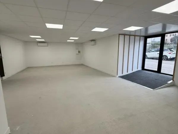 Local commercial de 70m² neuf à Craponne