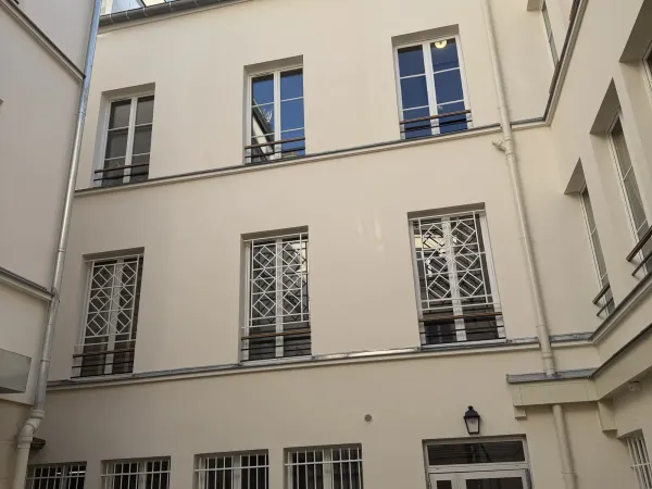 BASTILLE - FBG ST-ANTOINE, Bureaux au Calme sur Cour