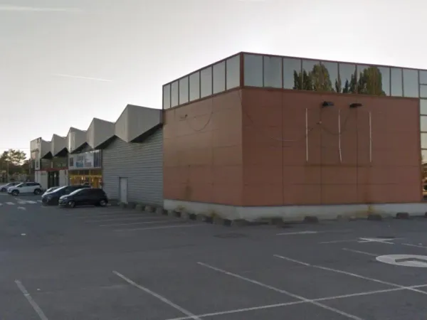 A LOUER, LOCAL COMMERCIAL
