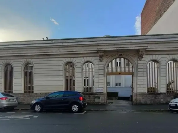 Bureaux d'exception à vendre - Emplacement prime au coeur du Vieux-Lille avec stationnements privati