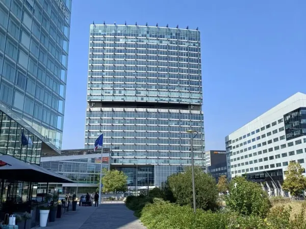 À louer - Bureaux rénovés dans immeuble emblématique au coeur de Lille, avec accessibilité optimale 