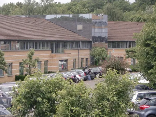 A VENDRE 186 m² de bureaux cloisonnés à Champs Sur Marne