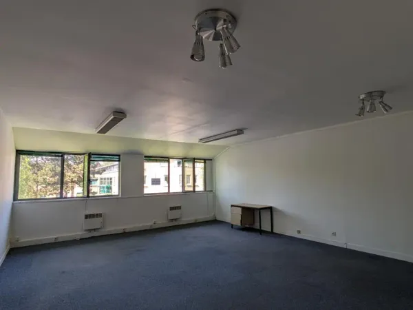 A LOUER 39,38 m² DE BUREAUX - CHAMPS SUR MARNE (77420)