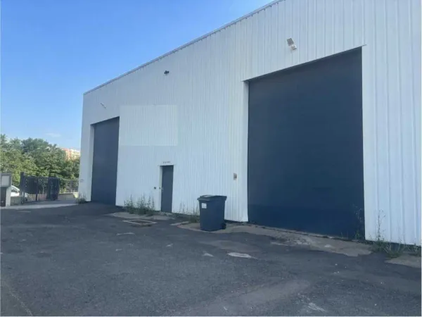 À VENDRE : Local d'activité indépendant divisé en 5 lots dont 2 loués, ZI du Coin, à SAINT-CHAMOND