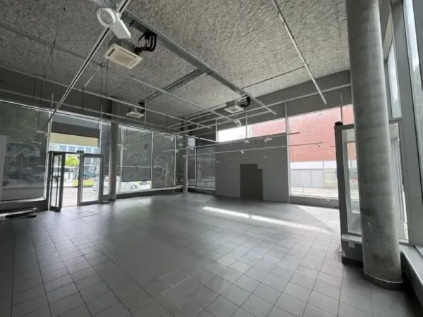 A louer, Vente possible : local commercial de 196 m², Gare Châteaucreux à Saint-Etienne