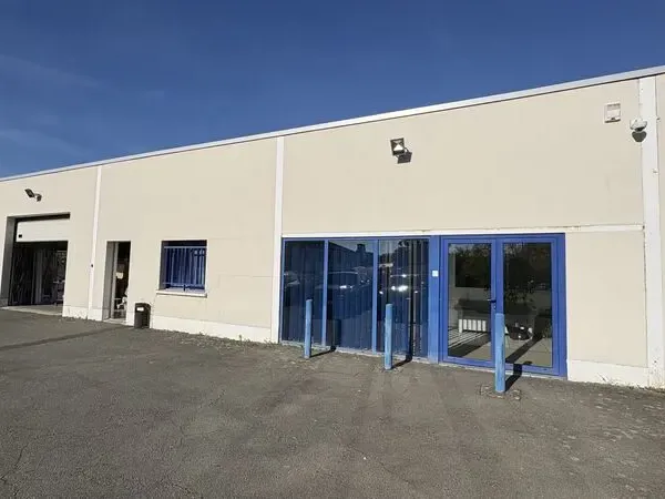 LOCATION / Bâtiment indépendant mixte (bureaux et stockage) - Saint Jean de Braye