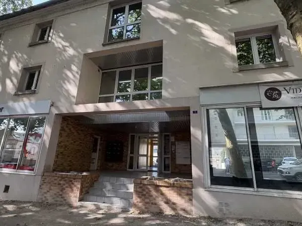 Bureaux de 235 m2 à louer ou à vendre quartier Coligny - Proche Tramway