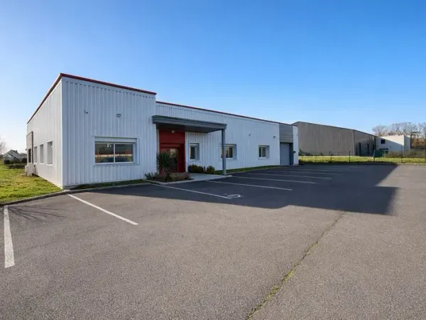 À VENDRE 462 m2 avec possibilité d'extension - Bâtiment mixte bureaux / laboratoire / atelier- ZAC d