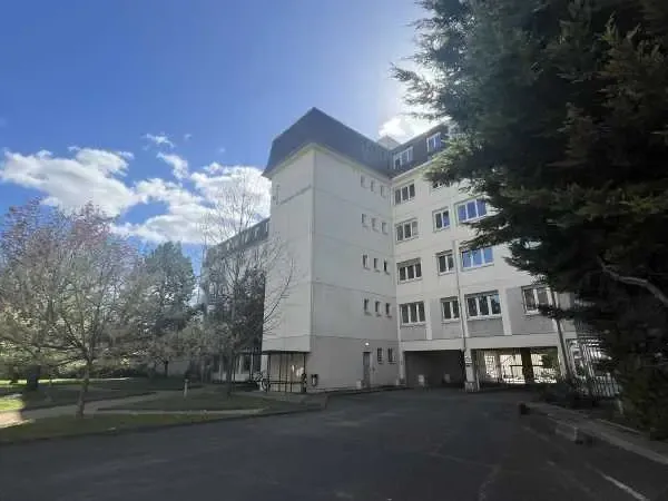 Plusieurs plateaux de bureaux d'une surface totale d'environ 815 m2 divisible à partir de 187 m² à l