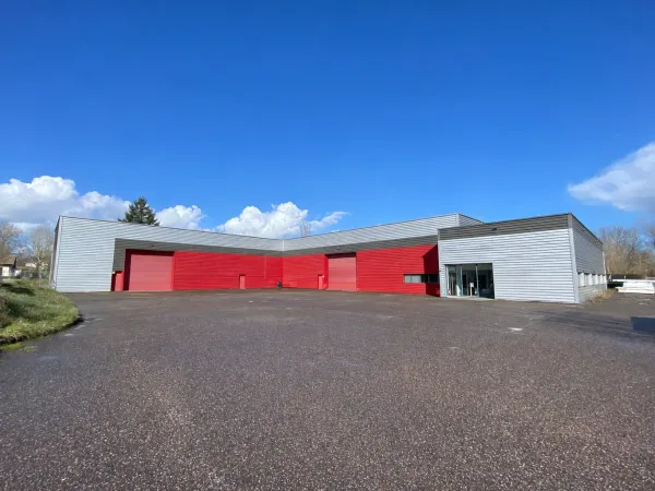 Entrepôt 1 570 m² avec bureaux