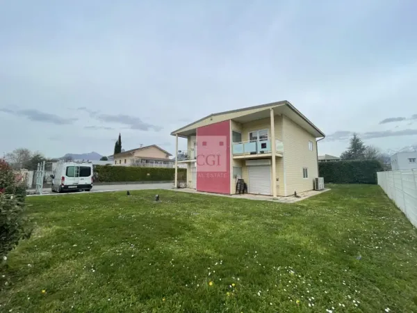 IMMEUBLE DE BUREAUX INDEPENDANT DE 215 M² A VENDRE SUR UN TERRAIN DE 1000 M²
