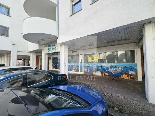 LOCAL COMMERCIAL A VENDRE OU A LOUER