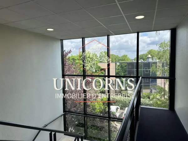 Au sein d'un immeuble indépendant - BUREAUX 256 M² DIVISIBLES - LABEGE ENOVA