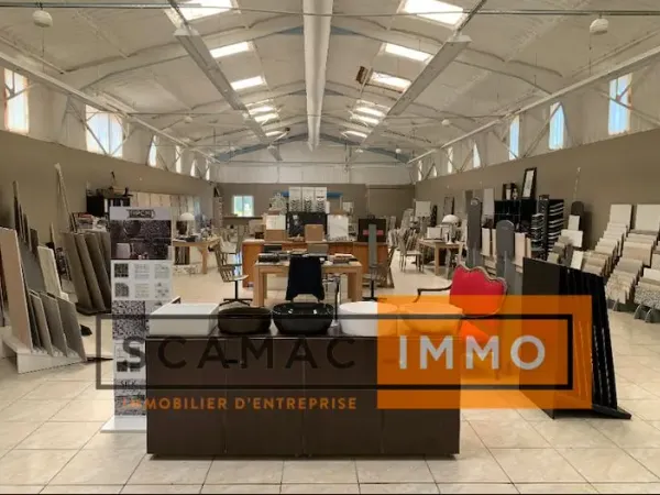 Entrepôt de 2030m²