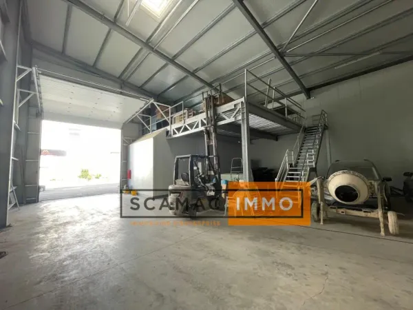 Local d'activités de 1046m²