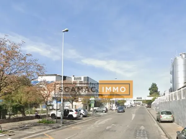 Local d'activités de 990m²