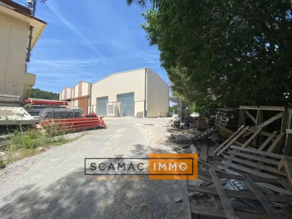 Entrepôt de 321m²