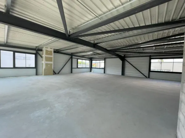 Local d'activités de 230m²