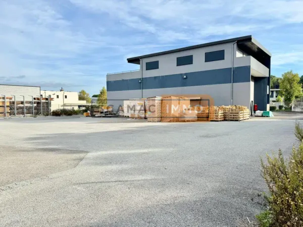Local d'activités de 500m²
