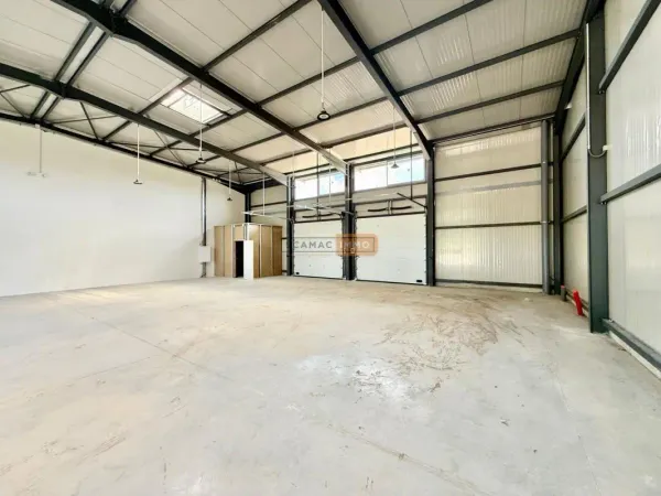 Entrepôt de 700m²