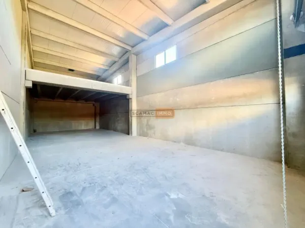 Entrepôt de 217m²