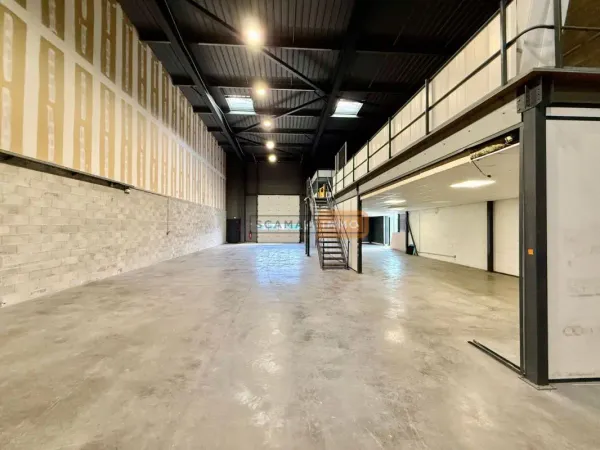Local d'activités de 450m²