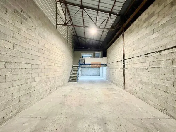 Entrepôt de 147m²