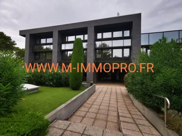 SOPHIA ANTIPOLIS. Commune de Valbonne Plateau de bureaux de