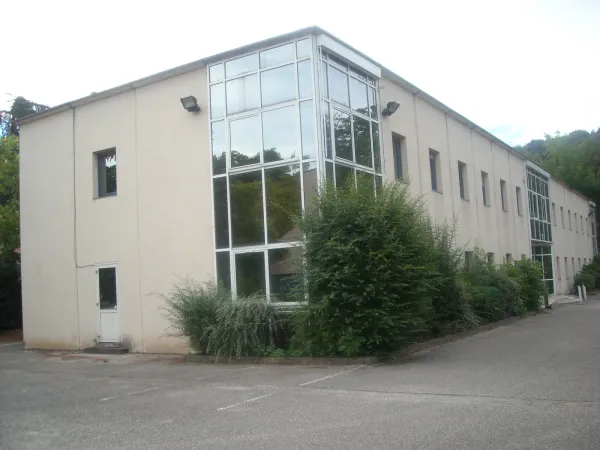 LYON OULLINS Bureaux dans un cadre bucolique